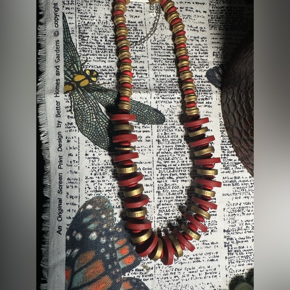 Wooden earrings and necklace setMust bundle! 3 for $10 or 4 for $15 etc - Picture 4 of 4